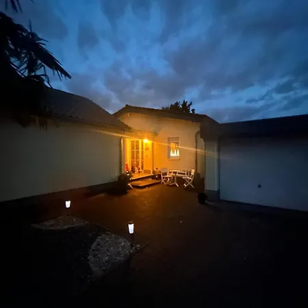 Rockiges Haus Auf Privaten Grundstück * Köln